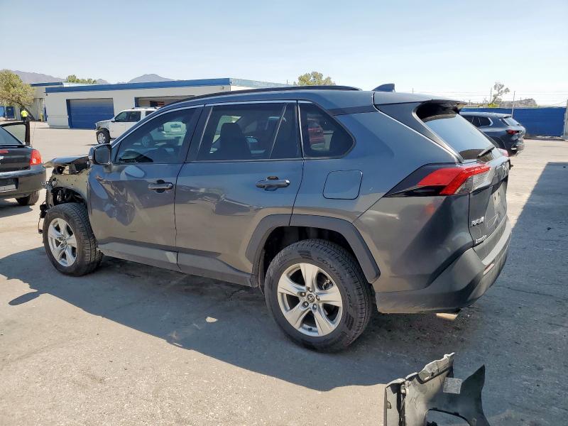 2T3P1RFVXLC070724 - 2020 TOYOTA RAV4 XLE GRAY photo 2