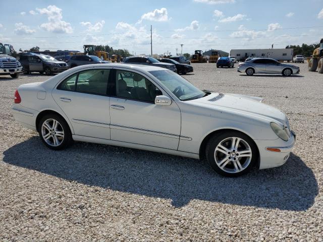 WDBUF70J54A431899 - 2004 MERCEDES-BENZ E 500 WHITE photo 4