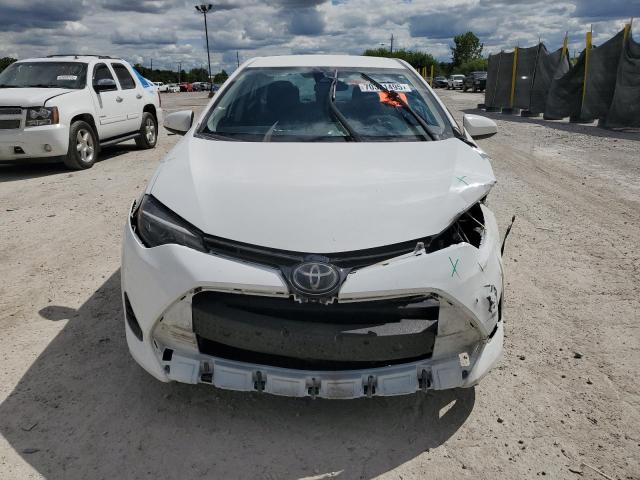 5YFBURHE6JP817658 - 2018 TOYOTA COROLLA L WHITE photo 5