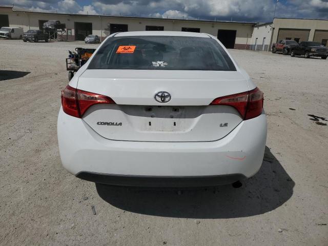 5YFBURHE6JP817658 - 2018 TOYOTA COROLLA L WHITE photo 6