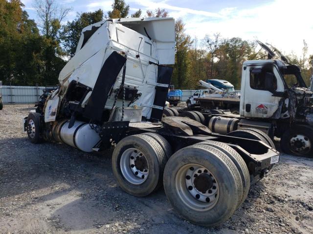 4V4NC9EH7GN958991 - 2016 VOLVO VN VNL WHITE photo 3