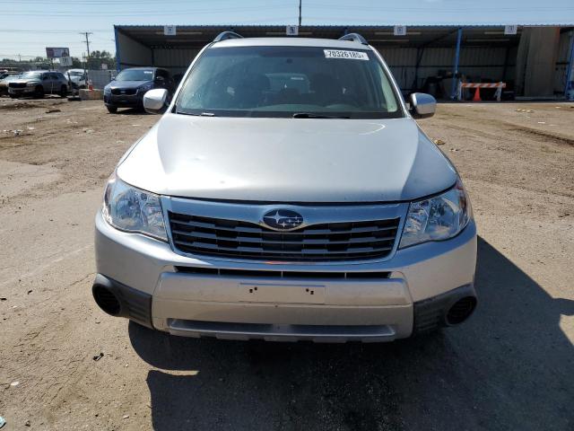 JF2SH6CC4AH778459 - 2010 SUBARU FORESTER 2.5X PREMIUM SILVER photo 5