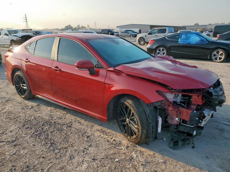 4T1DAACKXSU088774 - 2025 TOYOTA CAMRY XSE 红色 照片 4