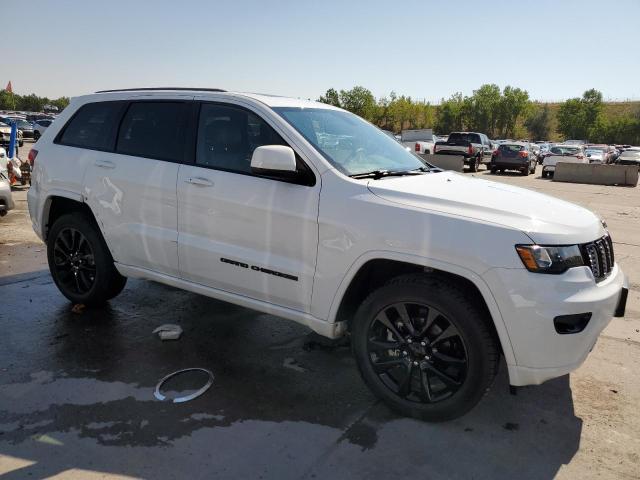 1C4RJFAG4JC322269 - 2018 JEEP GRAND CHER LAREDO WHITE photo 4