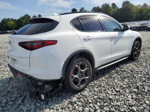 ZASFAKPN1J7C17402 - 2018 ALFA ROMEO STELVIO SPORT WHITE photo 3