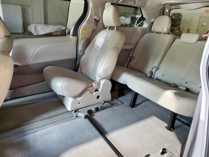 5TDYK3DC4BS079451 - 2011 TOYOTA SIENNA XLE 灰色 照片 11