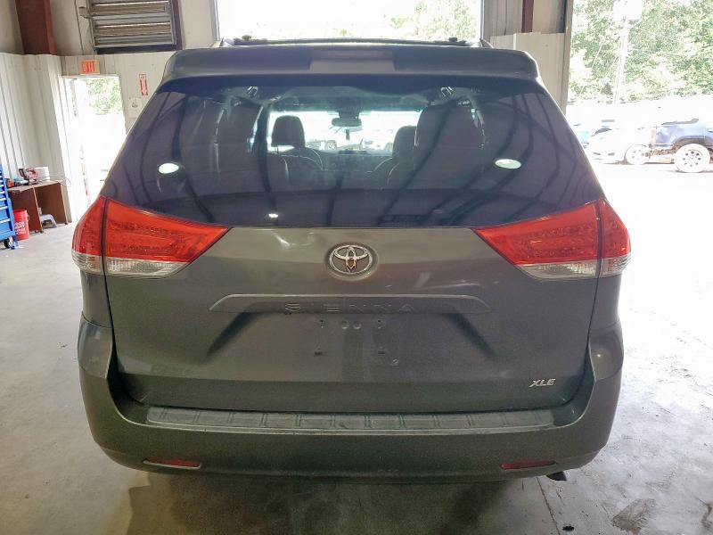 5TDYK3DC4BS079451 - 2011 TOYOTA SIENNA XLE 灰色 照片 6