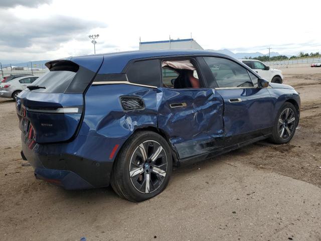 WB523CF06PCM31133 - 2023 BMW IX XDRIVE50 أزرق صورة 3