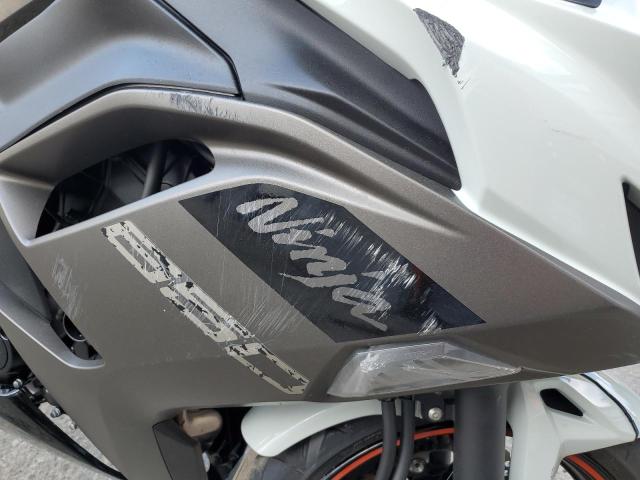 ML5EXER13PDA95535 - 2023 KAWASAKI EX650 R Ақ фото 9