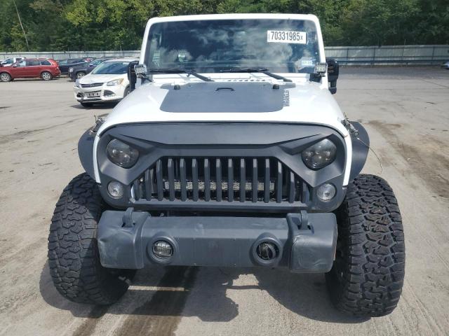 1C4HJWEG8EL257437 - 2014 JEEP WRANGLER UNLIMITED SAHARA 白色 照片 5