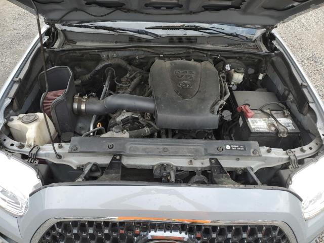 3TMCZ5AN5JM124841 - 2018 TOYOTA TACOMA DOUBLE CAB GRAY photo 11