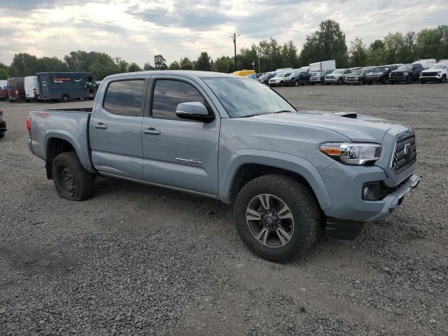 3TMCZ5AN5JM124841 - 2018 TOYOTA TACOMA DOUBLE CAB GRAY photo 4