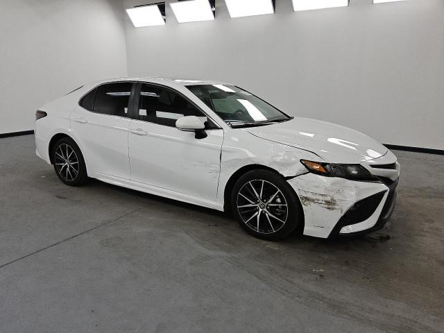 4T1T11AK7RU892880 - 2024 TOYOTA CAMRY SE NIGHT SHADE WHITE photo 4