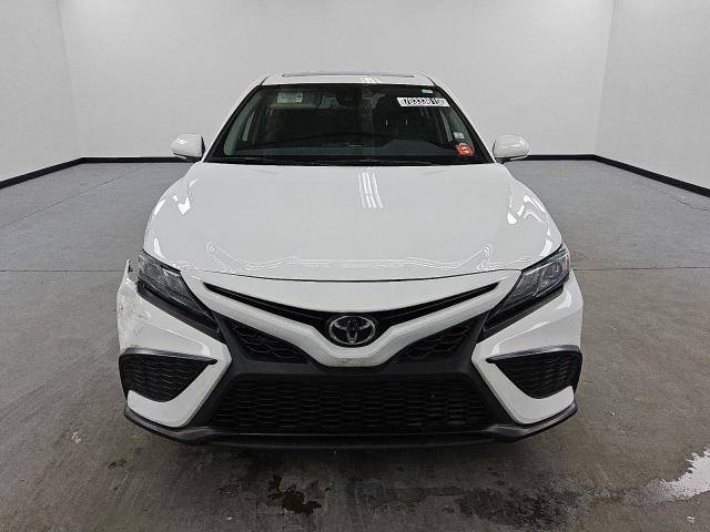 4T1T11AK7RU892880 - 2024 TOYOTA CAMRY SE NIGHT SHADE WHITE photo 5