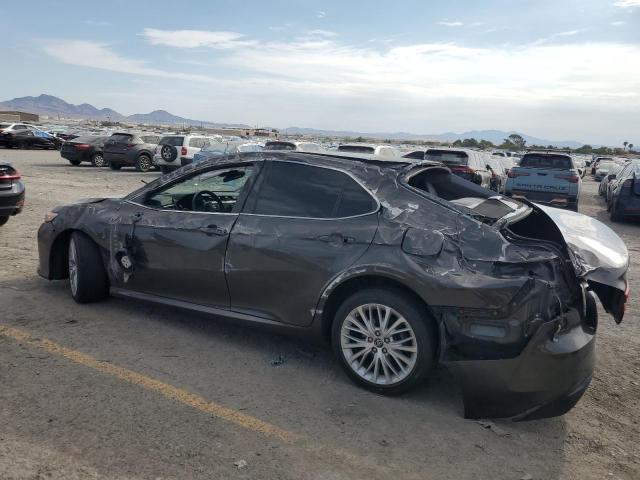 4T1BZ1HK3JU007590 - 2018 TOYOTA CAMRY XSE BROWN photo 2