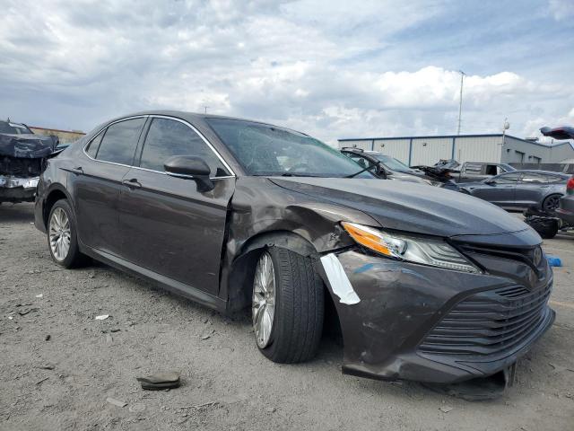 4T1BZ1HK3JU007590 - 2018 TOYOTA CAMRY XSE BROWN photo 4