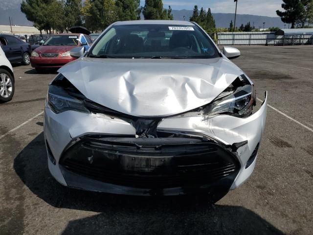 2T1BURHE2JC981795 - 2018 TOYOTA COROLLA L SILVER photo 5