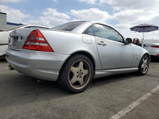 WDBKK47F1XF082203 - 1999 MERCEDES-BENZ SLK 230 KOMPRESSOR SILVER photo 3