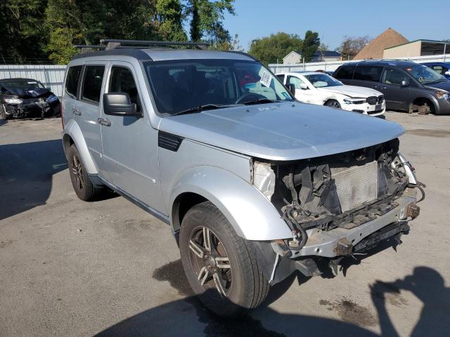 1D8GU28K38W127193 - 2008 DODGE NITRO SXT SILVER photo 4