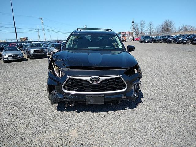 5TDGZRBHXMS554113 - 2021 TOYOTA HIGHLANDER XLE BLACK photo 11