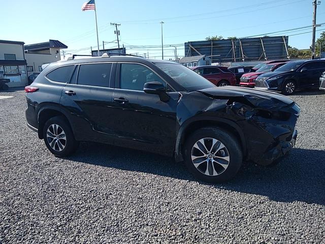 5TDGZRBHXMS554113 - 2021 TOYOTA HIGHLANDER XLE BLACK photo 2