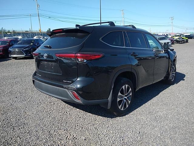 5TDGZRBHXMS554113 - 2021 TOYOTA HIGHLANDER XLE BLACK photo 4