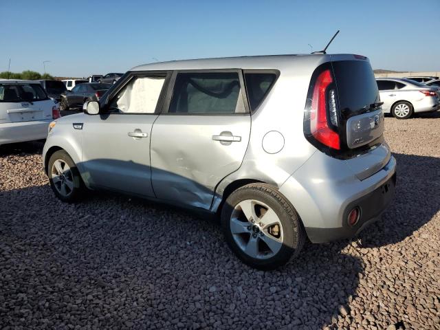 KNDJN2A23J7606421 - 2018 KIA SOUL GRAY photo 2