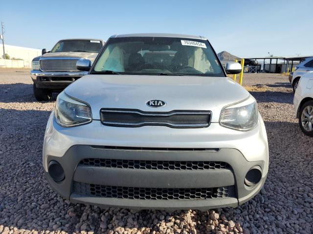 KNDJN2A23J7606421 - 2018 KIA SOUL GRAY photo 5