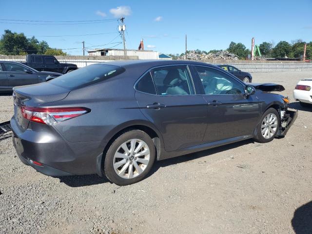4T1B11HK6JU605535 - 2018 TOYOTA CAMRY L GRAY photo 3