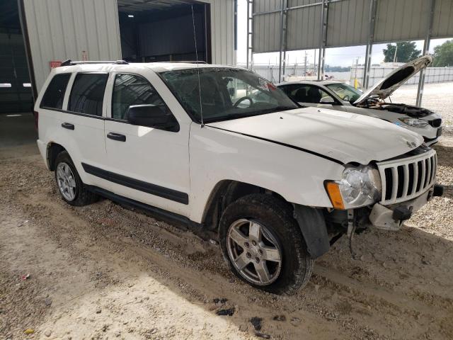 1J4GR48K35C684995 - 2005 JEEP GRAND CHER LAREDO Ақ фото 4