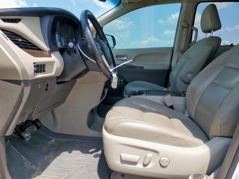 5TDYK3DC4GS715583 - 2016 TOYOTA SIENNA XLE WHITE photo 7