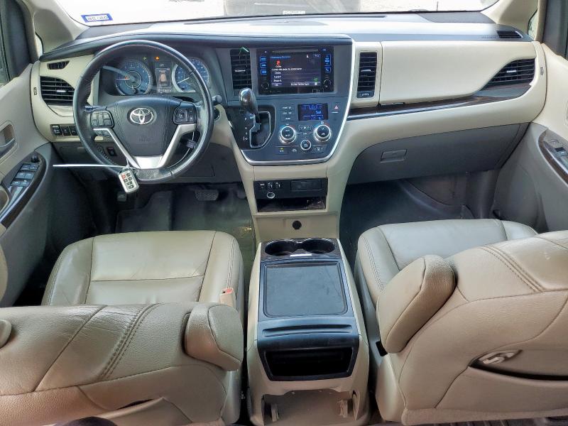 5TDYK3DC4GS715583 - 2016 TOYOTA SIENNA XLE WHITE photo 8