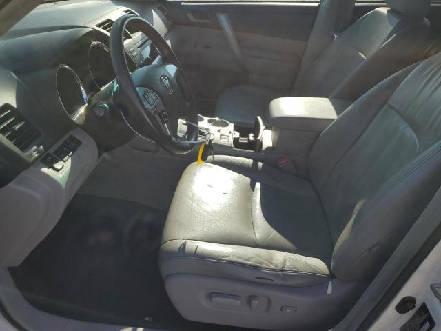 5TDZK3EH6BS049267 - 2011 TOYOTA HIGHLANDER BASE Белый фото 7
