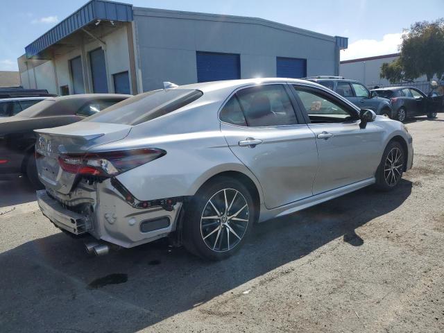 4T1G11AK3PU800355 - 2023 TOYOTA CAMRY SE NIGHT SHADE SILVER photo 3