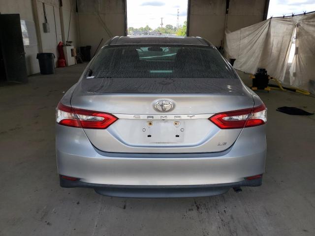 4T1B11HK7JU152378 - 2018 TOYOTA CAMRY L SILVER photo 6