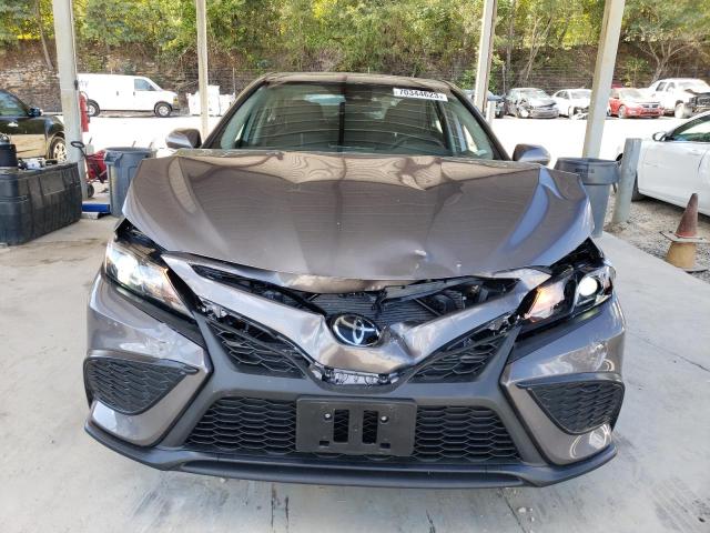 4T1G11AK6PU173196 - 2023 TOYOTA CAMRY SE NIGHT SHADE GRAY photo 5