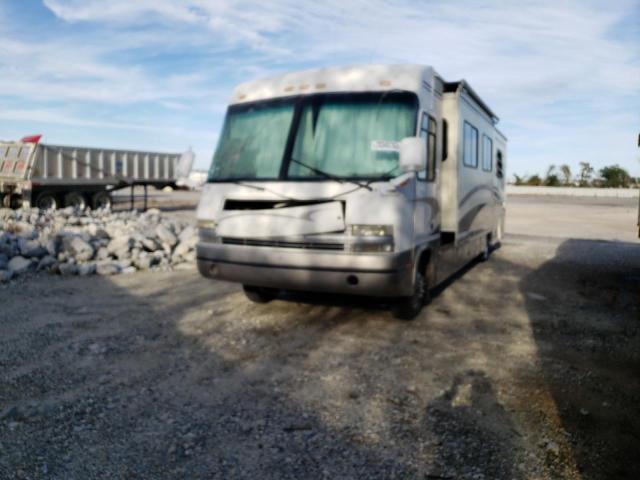 1FCNF53S0Y0A10943 - 2001 FORD F550 SUPER DUTY STRIPPED CHASSIS WHITE photo 2