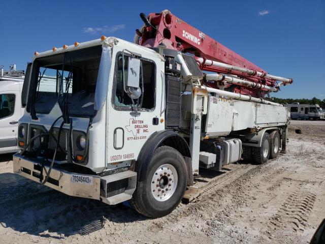 1M2AV04C6GM015143 - 2016 MACK 600 MRU600 WHITE photo 2