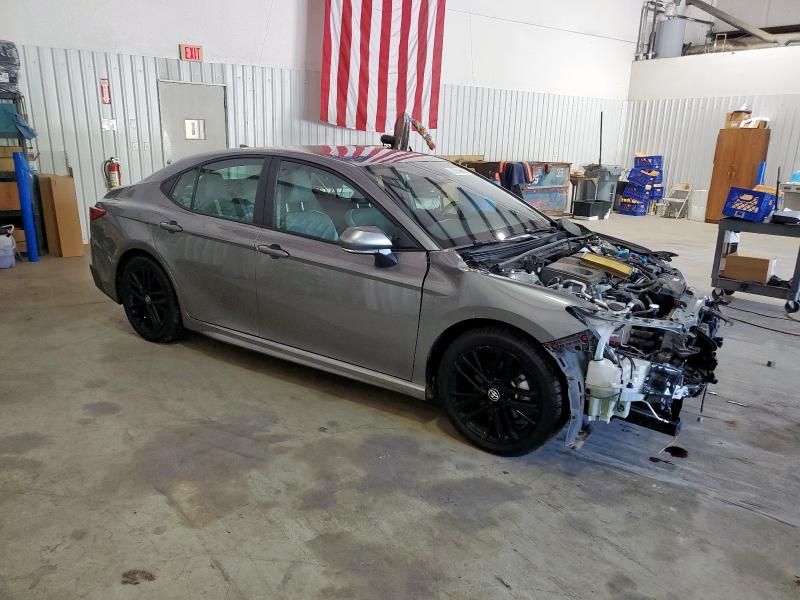 4T1DAACK8SU518947 - 2025 TOYOTA CAMRY XSE SILVER photo 4