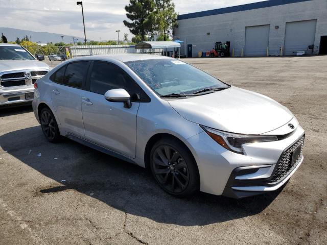 5YFS4MCE5PP165859 - 2023 TOYOTA COROLLA SE Silber Foto 4