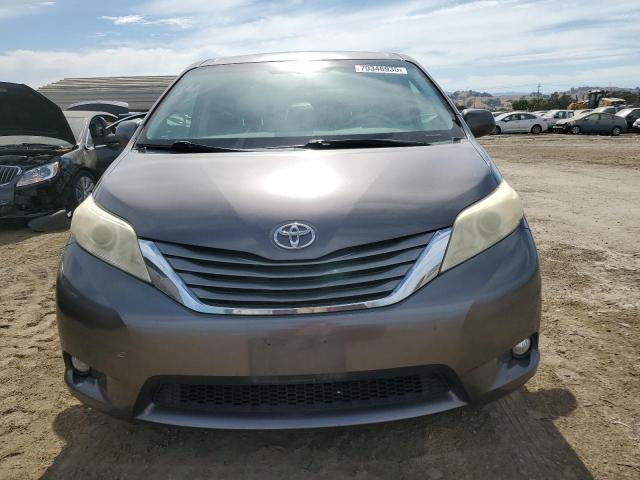 5TDYK3DC6CS245180 - 2012 TOYOTA SIENNA XLE GRAY photo 5