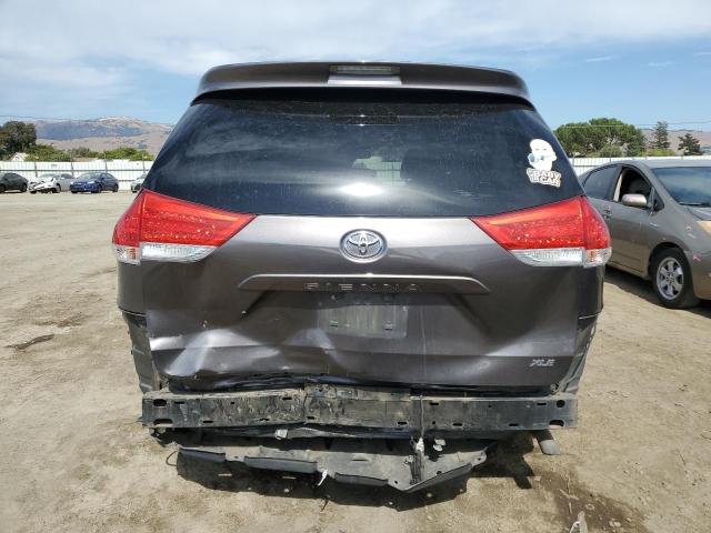 5TDYK3DC6CS245180 - 2012 TOYOTA SIENNA XLE GRAY photo 6