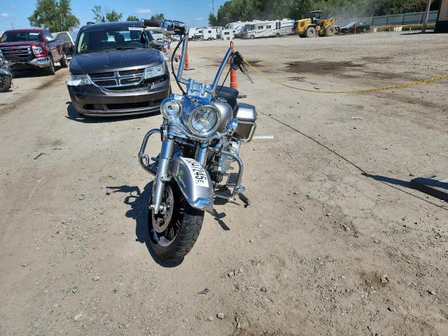 1HD1FBC14HB652847 - 2017 HARLEY-DAVIDSON FLHR ROAD KING SILVER photo 2