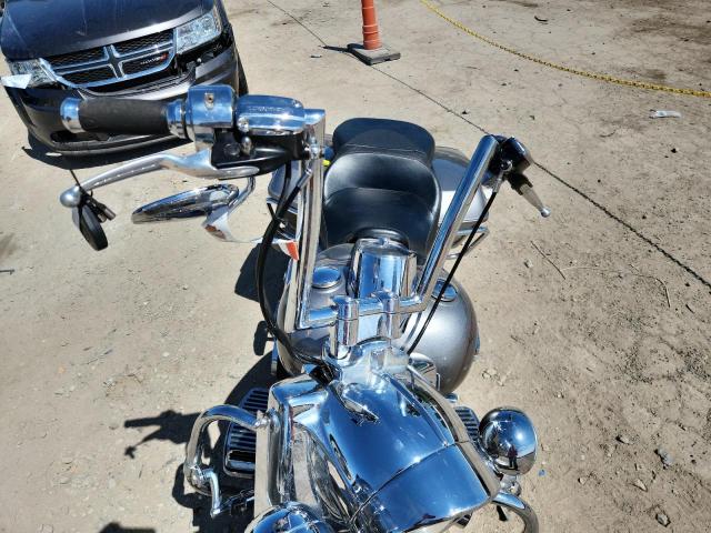 1HD1FBC14HB652847 - 2017 HARLEY-DAVIDSON FLHR ROAD KING SILVER photo 5