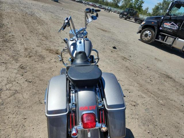 1HD1FBC14HB652847 - 2017 HARLEY-DAVIDSON FLHR ROAD KING SILVER photo 6