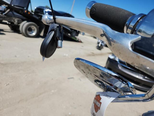 1HD1FBC14HB652847 - 2017 HARLEY-DAVIDSON FLHR ROAD KING SILVER photo 8