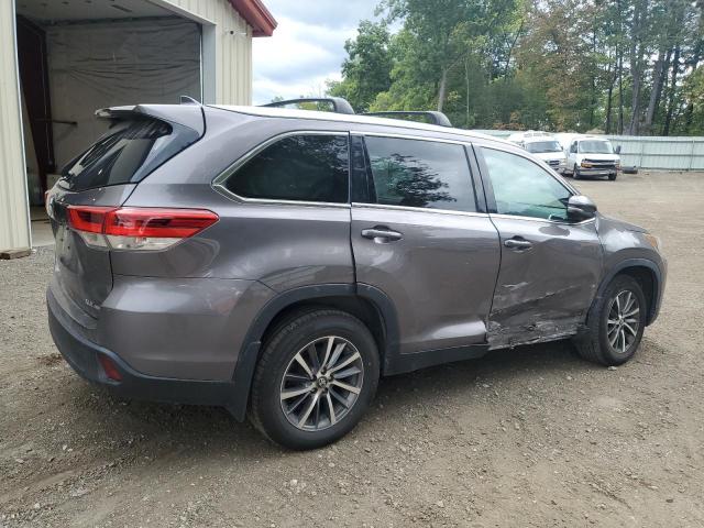 5TDJZRFH4KS629658 - 2019 TOYOTA HIGHLANDER SE GRAY photo 3