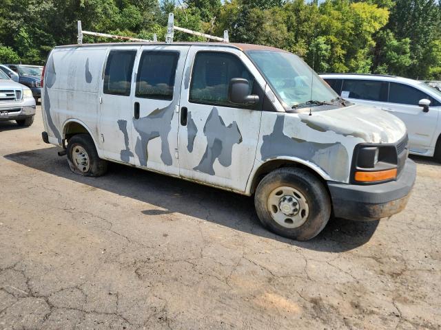 1GCGG25V271128495 - 2007 CHEVROLET EXPRESS WHITE photo 4