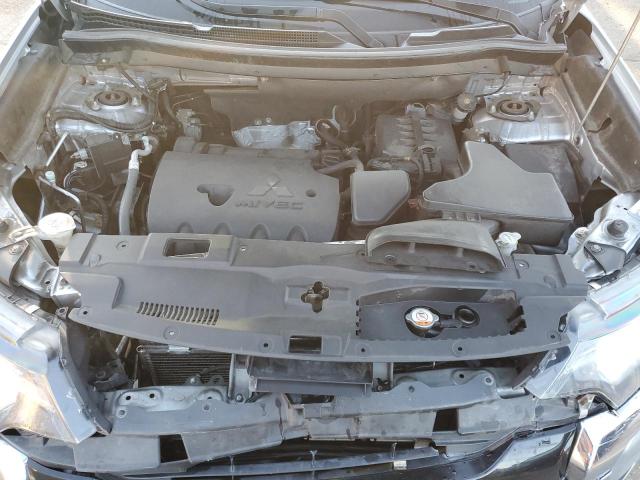 JA4AD3A30GZ019554 - 2016 MITSUBISHI OUTLANDER SE 银色 照片 11