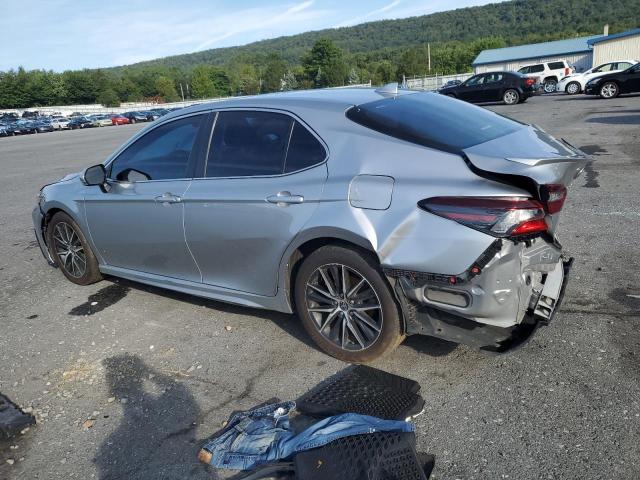 4T1G11AK5NU649788 - 2022 TOYOTA CAMRY SE SILVER photo 2